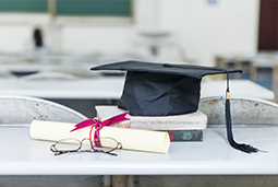 春招“黄金档”来袭：应届生看重落户政策 有企业招聘人数增五成